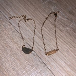 Pair of gold bare engraving bracelets